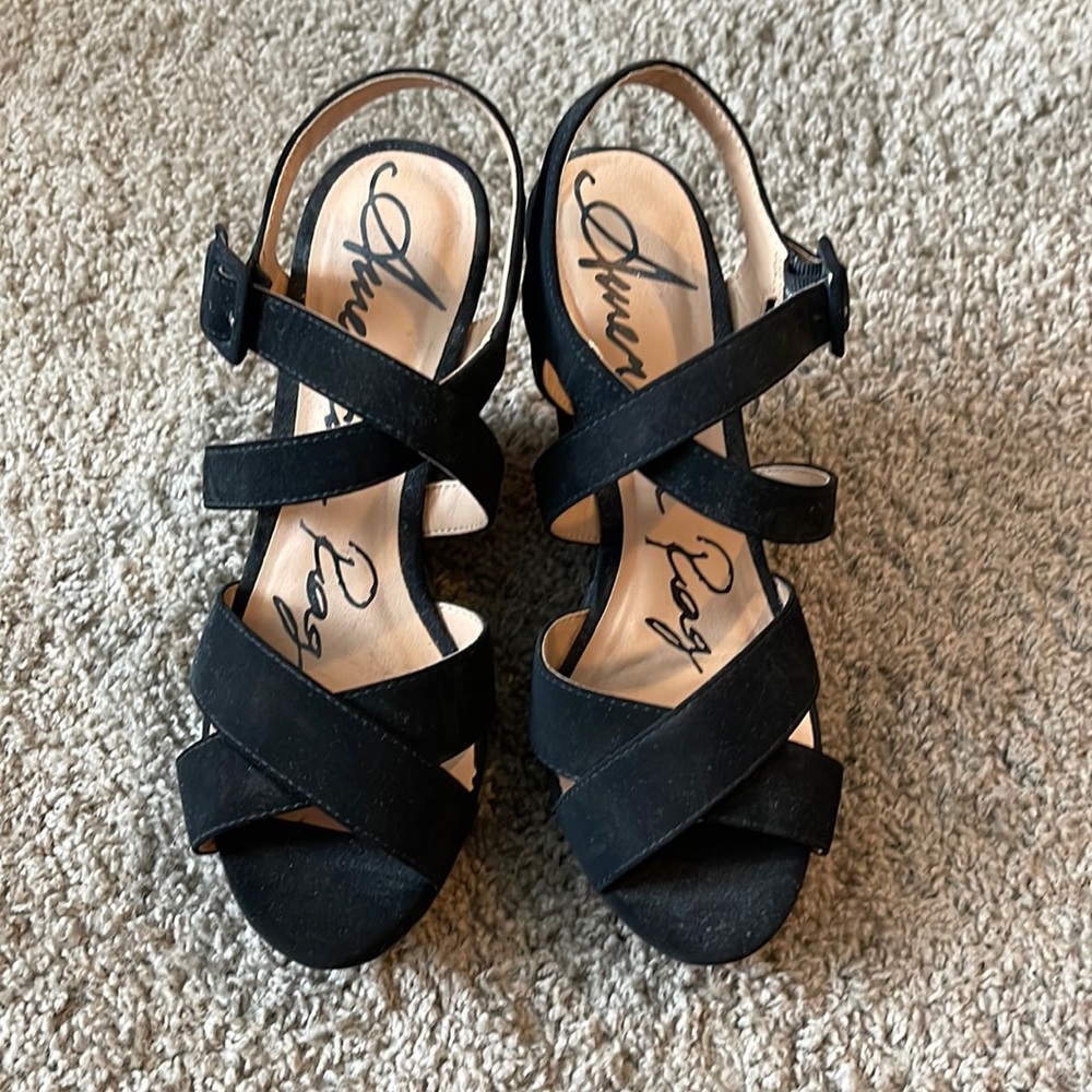 Black Wedge